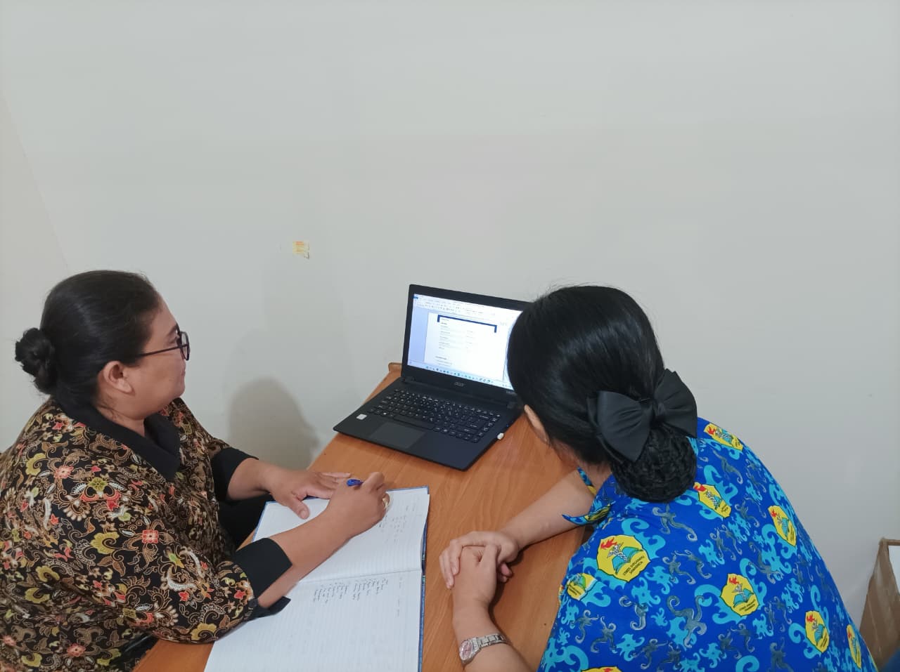 Dokumentasi Kegiatan Dosen dan Mahasiswa sebagai Pendukung Tracer Study Unit Alumni